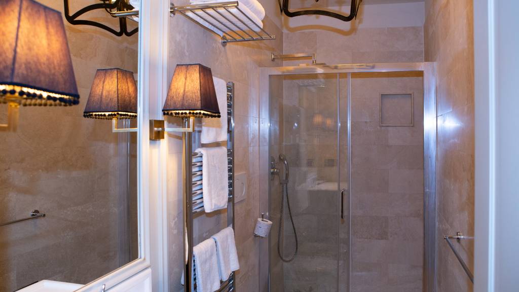 Guest-House-Profumo-Maison-Colosseo-Roma-sala-da-bagno-MG-0308-1