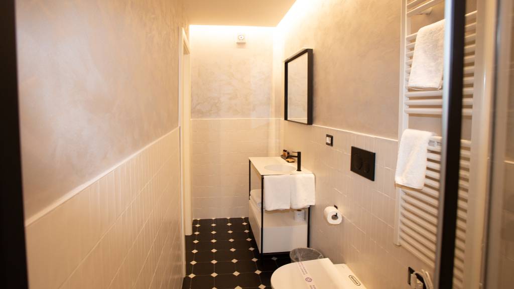 Guest-House-Profumo-Maison-Colosseo-Roma-Sala-da-Bagno-MRC0014