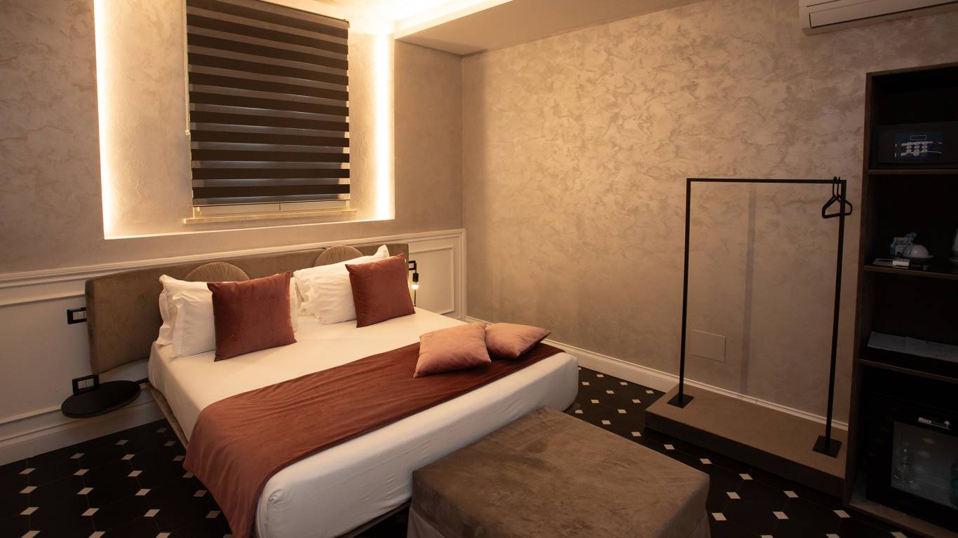 Guest-House-Profumo-Maison-Colosseo-Roma-Camera-Modern-MRC0169
